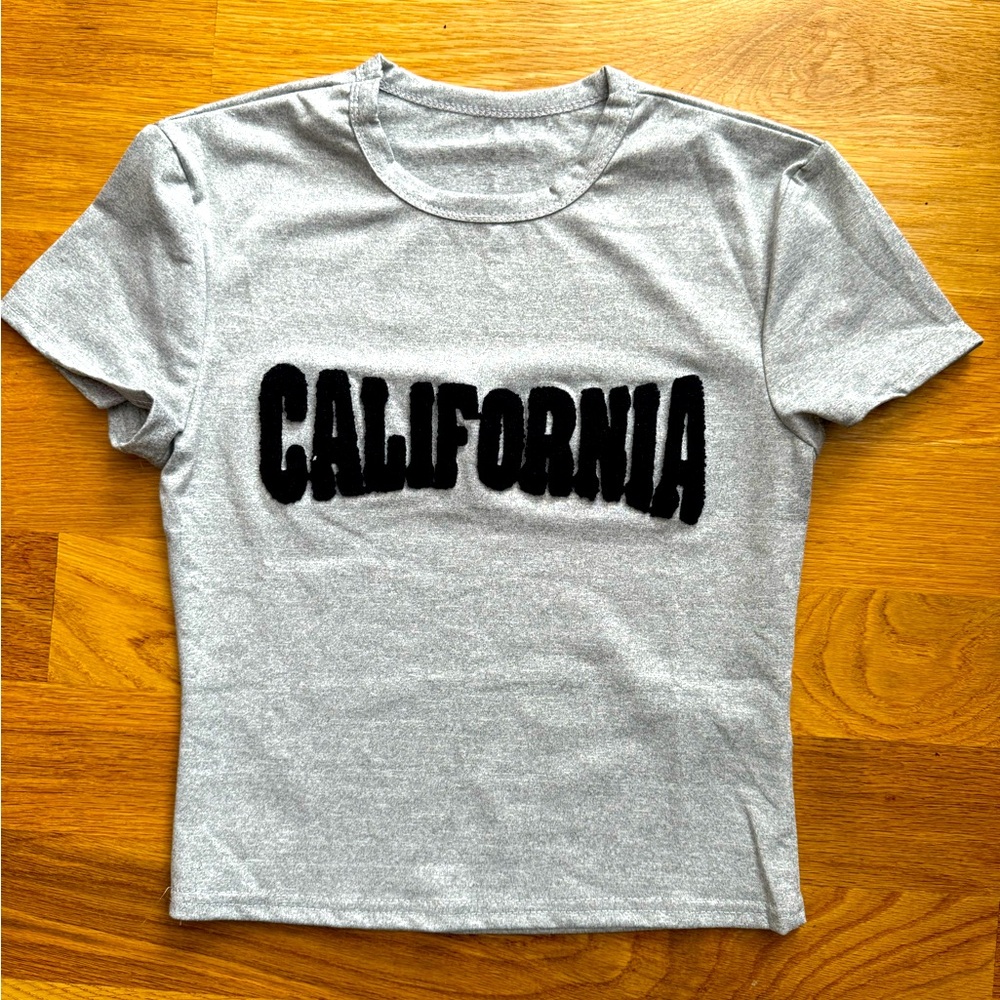 Heathered grey. Crop tee. California puff letters.